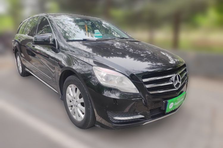 Used Mercedes-Benz R-Class 2014 R 320 4MATIC Business Model Front Right 45 Deg