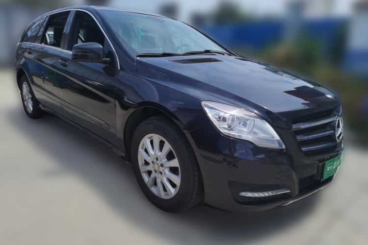 Used Mercedes-Benz R-Class 2014 R 320 4MATIC Luxury Model Front Right 45 Deg