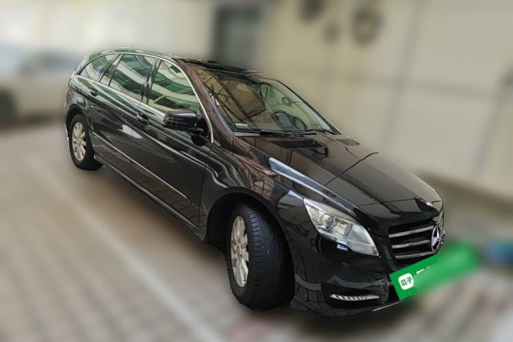Used Mercedes-Benz R-Class 2014 R 320 4MATIC Business Model Front Right 45 Deg