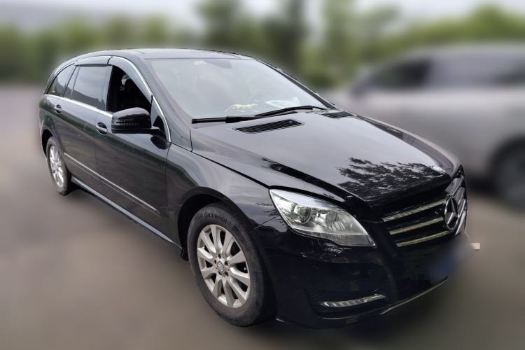 Used Mercedes-Benz R-Class 2014 R 320 4MATIC Business Model Front Right 45 Deg
