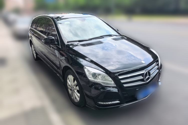 Used Mercedes-Benz R-Class 2014 R 400 4MATIC Luxury Model Front Right 45 Deg