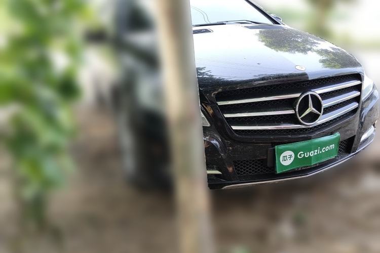 Used Mercedes-Benz R-Class 2014 R 400 4MATIC Business Model Front Right 45 Deg