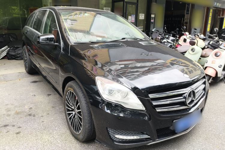 Used Mercedes-Benz R-Class 2014 R 320 4MATIC Business Model Front Right 45 Deg