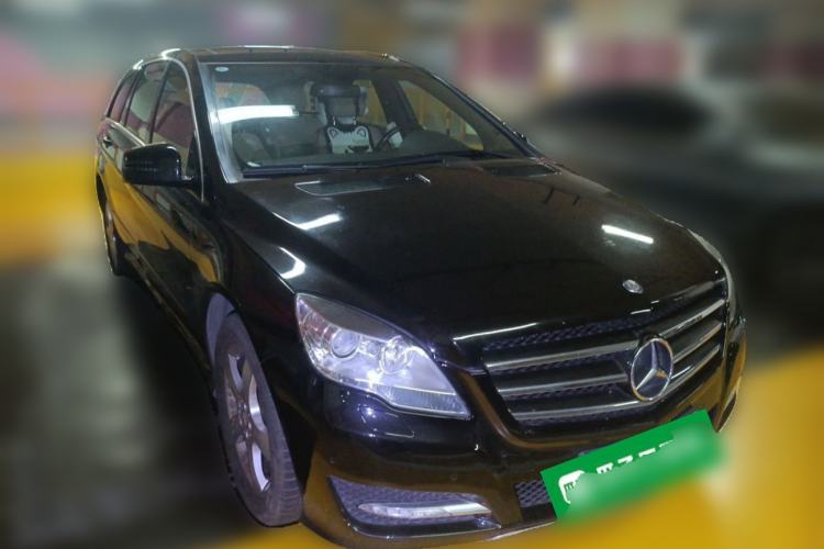 Used Mercedes-Benz R-Class 2014 R 400 4MATIC Business Model Front Right 45 Deg