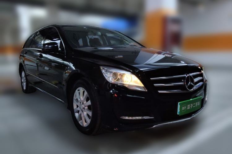 Used Mercedes-Benz R-Class 2014 R 320 4MATIC Luxury Model Front Right 45 Deg