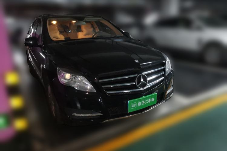 Used Mercedes-Benz R-Class 2014 R 320 4MATIC Business Model Front Right 45 Deg