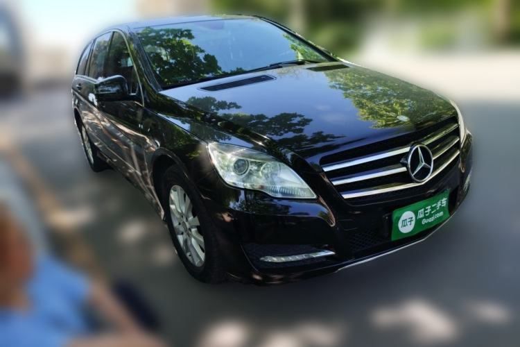 Used Mercedes-Benz R-Class 2014 R 320 4MATIC Luxury Model Front Right 45 Deg