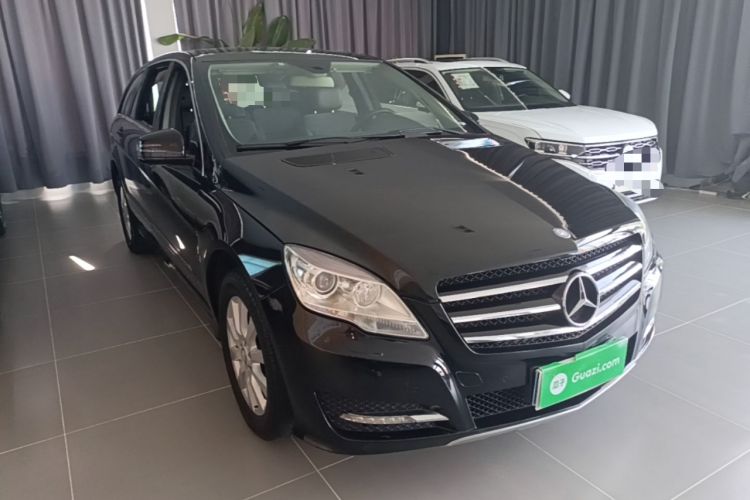 Used Mercedes-Benz R-Class 2014 R 320 4MATIC Business Model Front Right 45 Deg