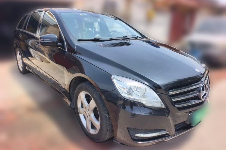 Used Mercedes-Benz R-Class 2014 R 320 4MATIC Luxury Model Front Right 45 Deg