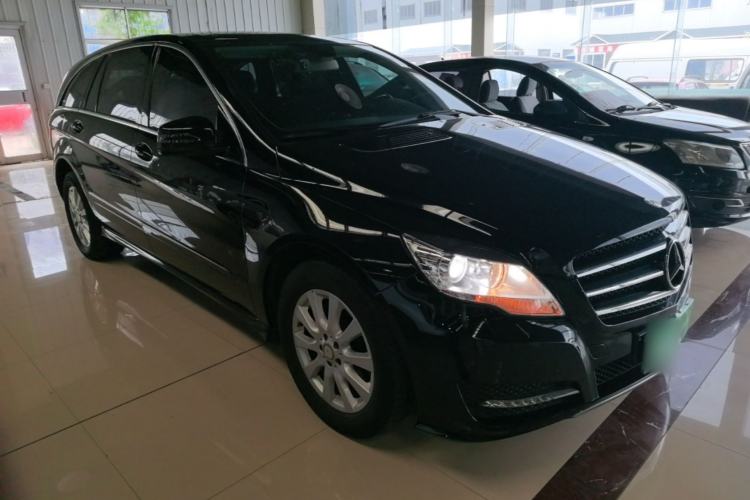 Used Mercedes-Benz R-Class 2014 R 320 4MATIC Business Model Front Right 45 Deg
