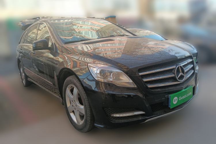 Used Mercedes-Benz R-Class 2014 R 320 4MATIC Luxury Model Front Right 45 Deg