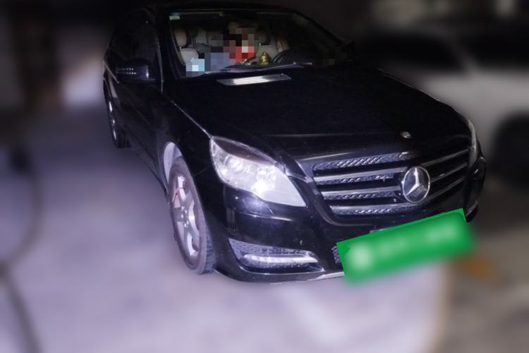 Used Mercedes-Benz R-Class 2014 R 320 4MATIC Luxury Model Front Right 45 Deg