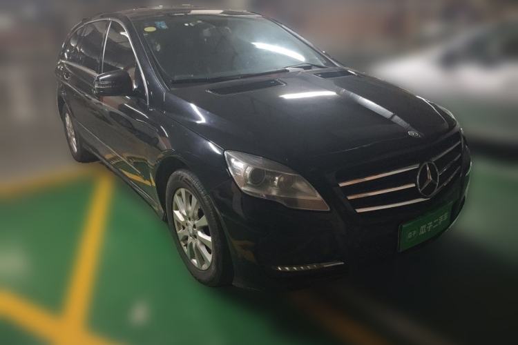 Used Mercedes-Benz R-Class 2014 R 320 4MATIC Luxury Model Front Right 45 Deg