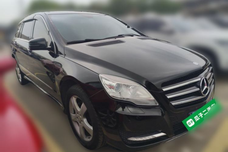 Used Mercedes-Benz R-Class 2014 R 320 4MATIC Luxury Model Front Right 45 Deg