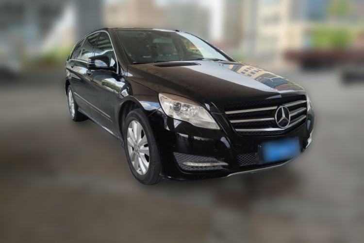 Used Mercedes-Benz R-Class 2014 R 400 4MATIC Luxury Model Front Right 45 Deg