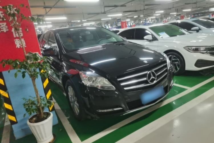 Used Mercedes-Benz R-Class 2014 R 320 4MATIC Business Model Front Right 45 Deg