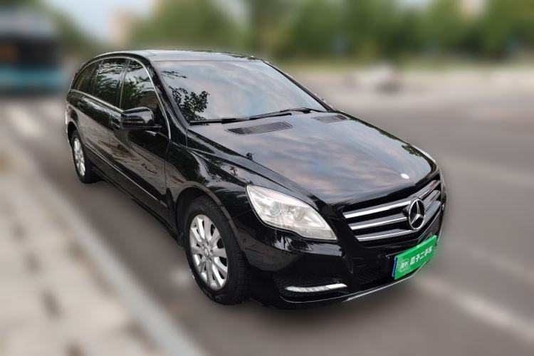 Used Mercedes-Benz R-Class 2014 R 320 4MATIC Business Model Front Right 45 Deg