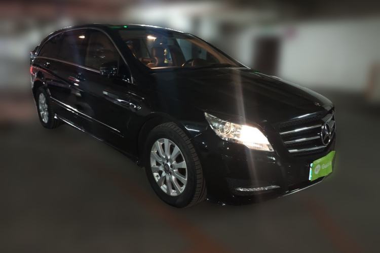 Used Mercedes-Benz R-Class 2014 R 320 4MATIC Business Model Front Right 45 Deg