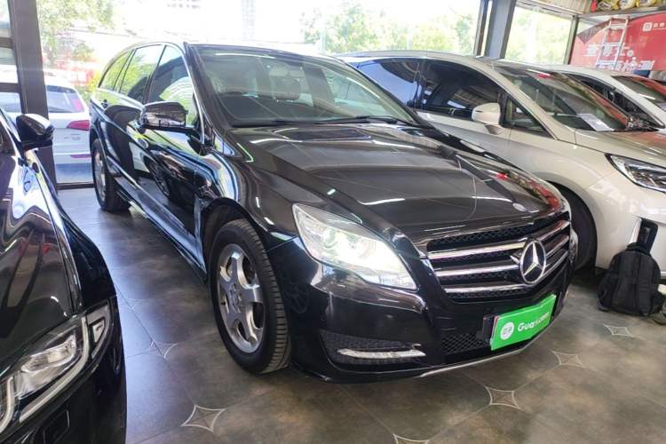 Used Mercedes-Benz R-Class 2014 R 320 4MATIC Business Model Front Right 45 Deg