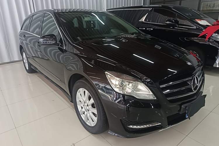 Used Mercedes-Benz R-Class 2014 R 320 4MATIC Business Model Front Right 45 Deg