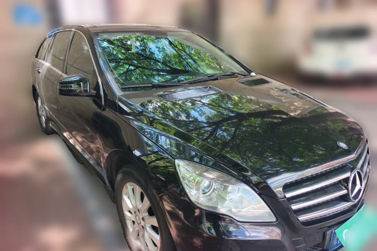 Used Mercedes-Benz R-Class 2014 R 320 4MATIC Business Model Front Right 45 Deg