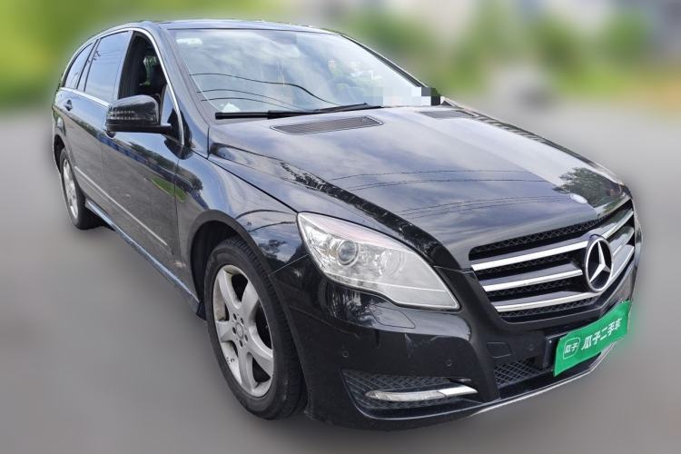 Used Mercedes-Benz R-Class 2014 R 320 4MATIC Luxury Model Front Right 45 Deg