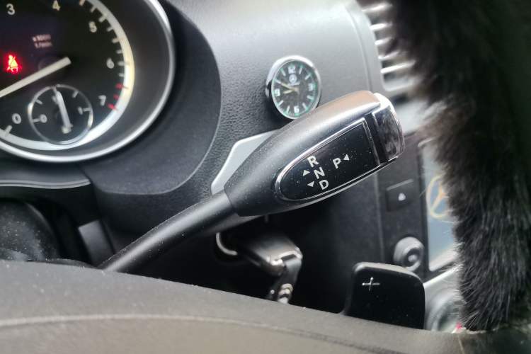 Used Mercedes-Benz R-Class 2014 R 320 4MATIC Business Model Gear Lever