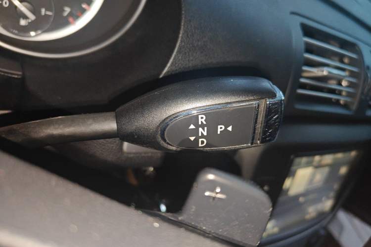 Used Mercedes-Benz R-Class 2014 R 320 4MATIC Luxury Model Gear Lever