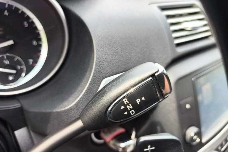Used Mercedes-Benz R-Class 2014 R 320 4MATIC Business Model Gear Lever