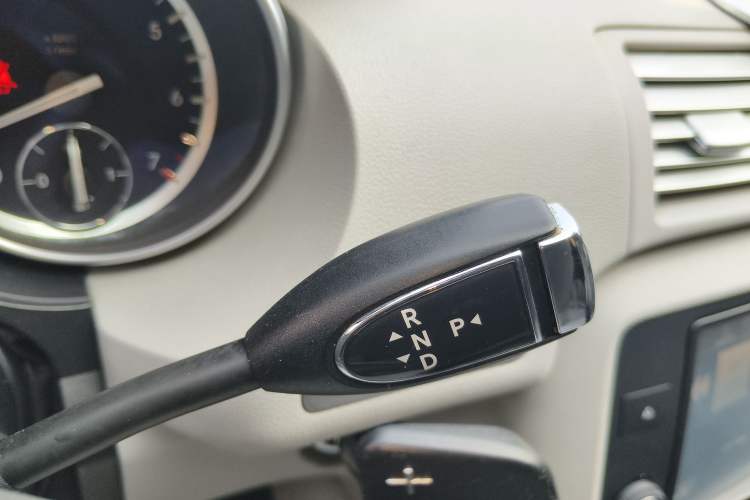 Used Mercedes-Benz R-Class 2014 R 320 4MATIC Business Model Gear Lever