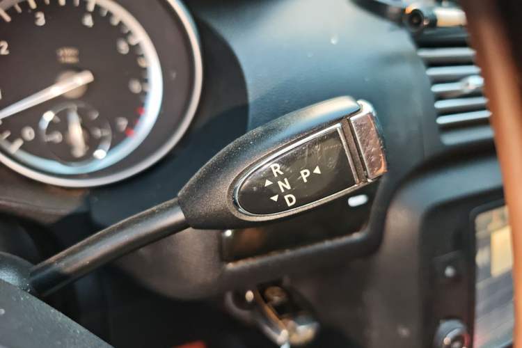 Used Mercedes-Benz R-Class 2014 R 320 4MATIC Luxury Model Gear Lever