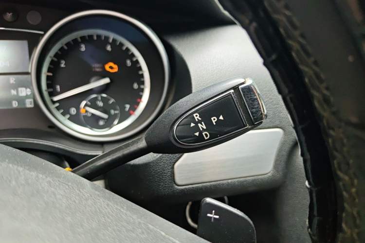 Used Mercedes-Benz R-Class 2014 R 320 4MATIC Luxury Model Gear Lever