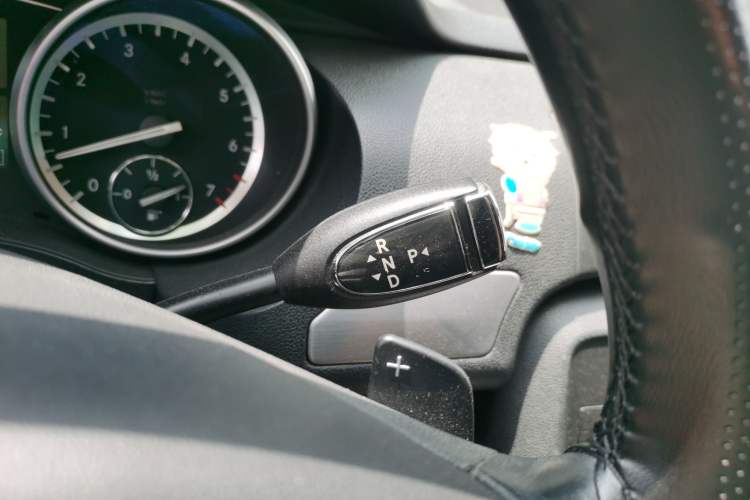 Used Mercedes-Benz R-Class 2014 R 320 4MATIC Business Model Gear Lever