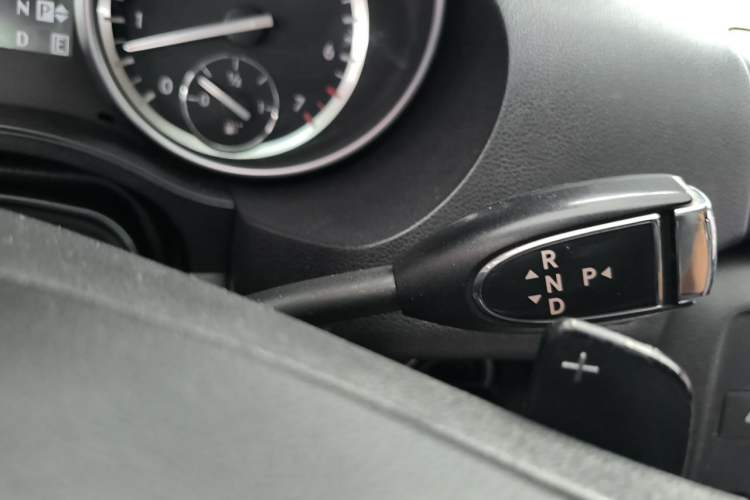 Used Mercedes-Benz R-Class 2014 R 320 4MATIC Business Model Gear Lever