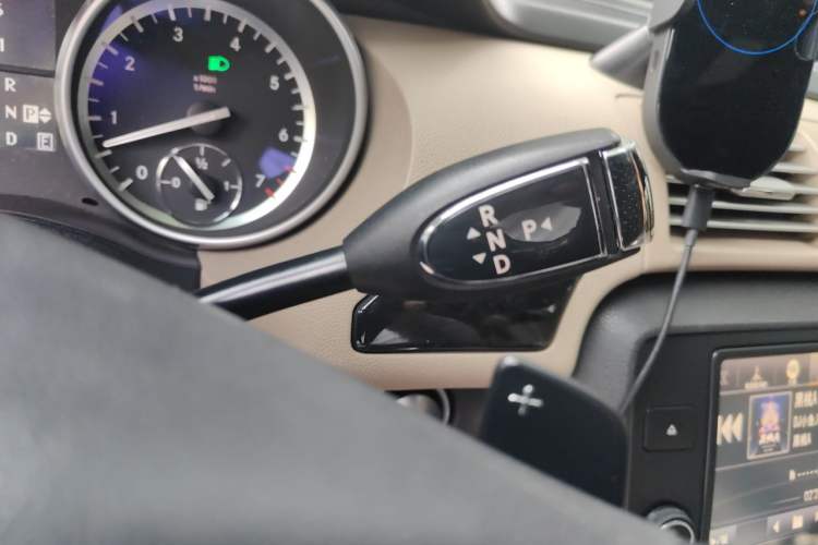 Used Mercedes-Benz R-Class 2014 R 400 4MATIC Luxury Model Gear Lever