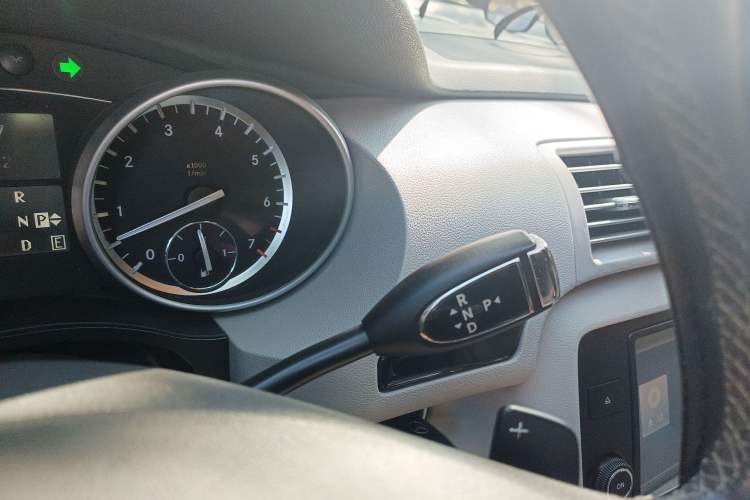 Used Mercedes-Benz R-Class 2014 R 320 4MATIC Luxury Model Gear Lever