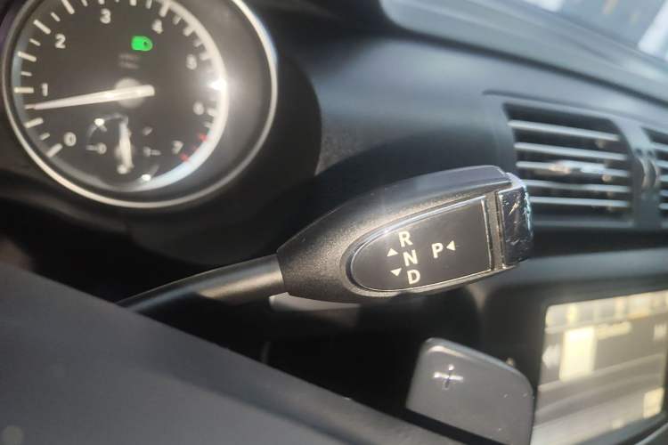 Used Mercedes-Benz R-Class 2014 R 320 4MATIC Business Model Gear Lever