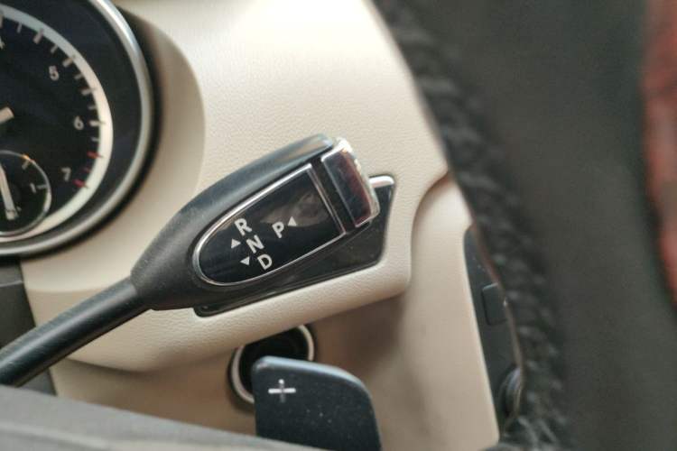 Used Mercedes-Benz R-Class 2014 R 320 4MATIC Luxury Model Gear Lever