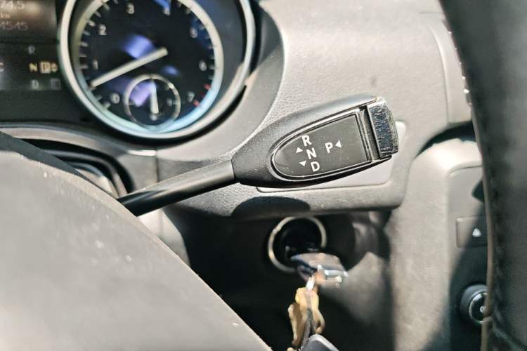 Used Mercedes-Benz R-Class 2014 R 320 4MATIC Business Model Gear Lever