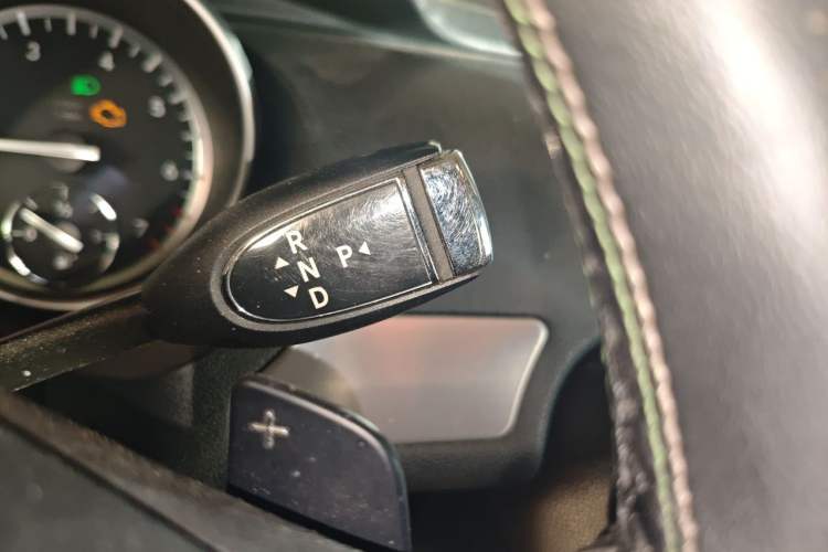 Used Mercedes-Benz R-Class 2014 R 320 4MATIC Business Model Gear Lever