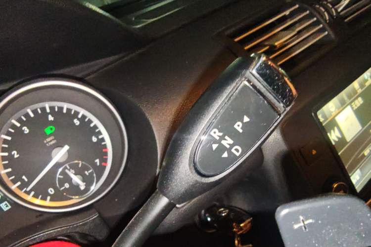 Used Mercedes-Benz R-Class 2014 R 320 4MATIC Business Model Gear Lever