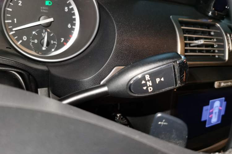 Used Mercedes-Benz R-Class 2014 R 320 4MATIC Business Model Gear Lever