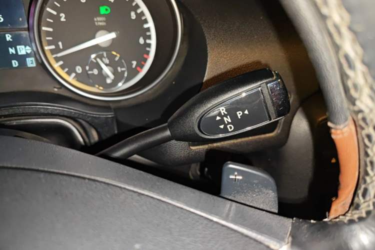 Used Mercedes-Benz R-Class 2014 R 400 4MATIC Business Model Gear Lever