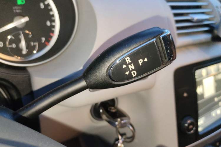 Used Mercedes-Benz R-Class 2014 R 320 4MATIC Business Model Gear Lever
