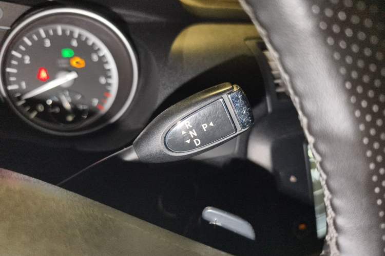 Used Mercedes-Benz R-Class 2014 R 320 4MATIC Business Model Gear Lever