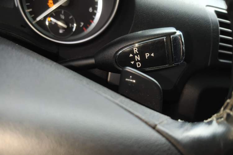 Used Mercedes-Benz R-Class 2014 R 320 4MATIC Business Model Gear Lever