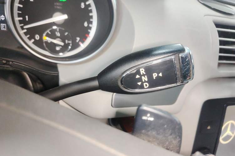 Used Mercedes-Benz R-Class 2014 R 320 4MATIC Business Model Gear Lever