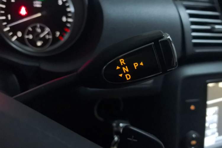 Used Mercedes-Benz R-Class 2014 R 320 4MATIC Luxury Model Gear Lever