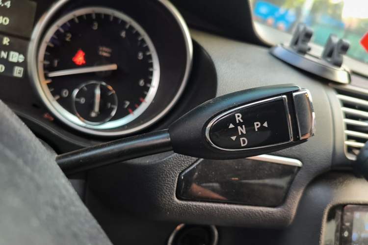 Used Mercedes-Benz R-Class 2014 R 320 4MATIC Luxury Model Gear Lever