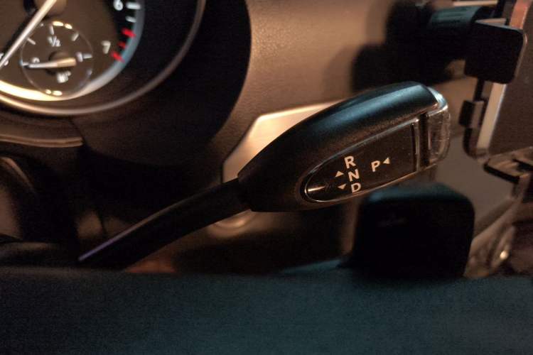 Used Mercedes-Benz R-Class 2014 R 320 4MATIC Business Model Gear Lever